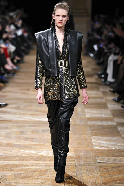 Look 28